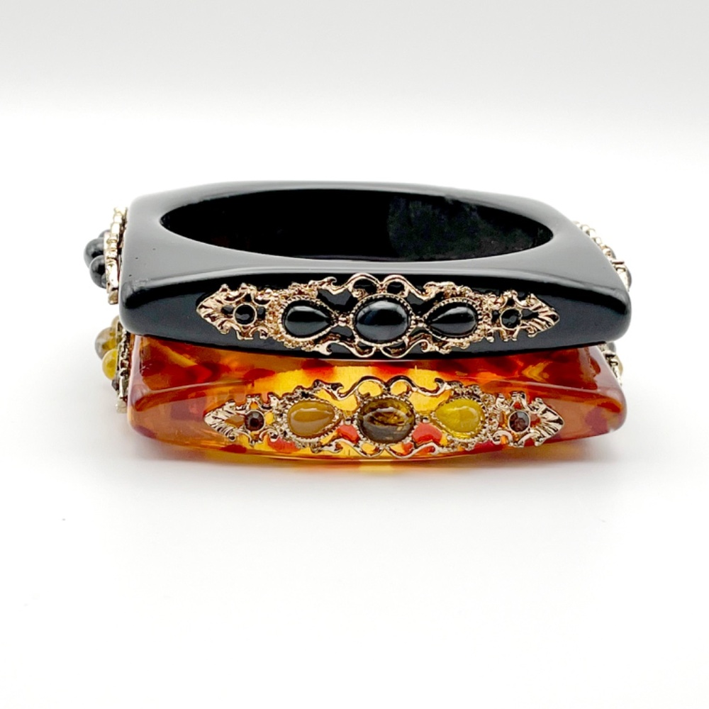 Black and Tortoiseshell Lucite Bangle Bracelets –Vintage 1960's (set of 2) - Picture 4 of 4